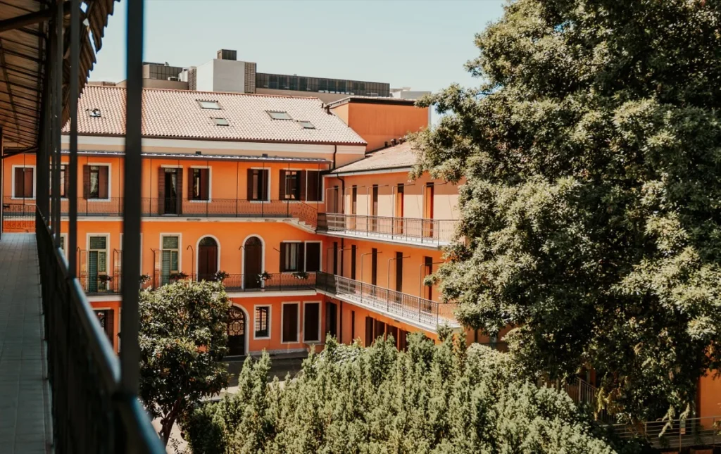 Cortile Interno Verde Maria Bambina